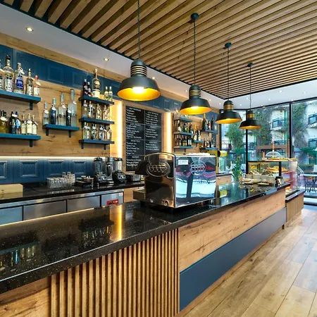 Club Sera Szálloda 5*